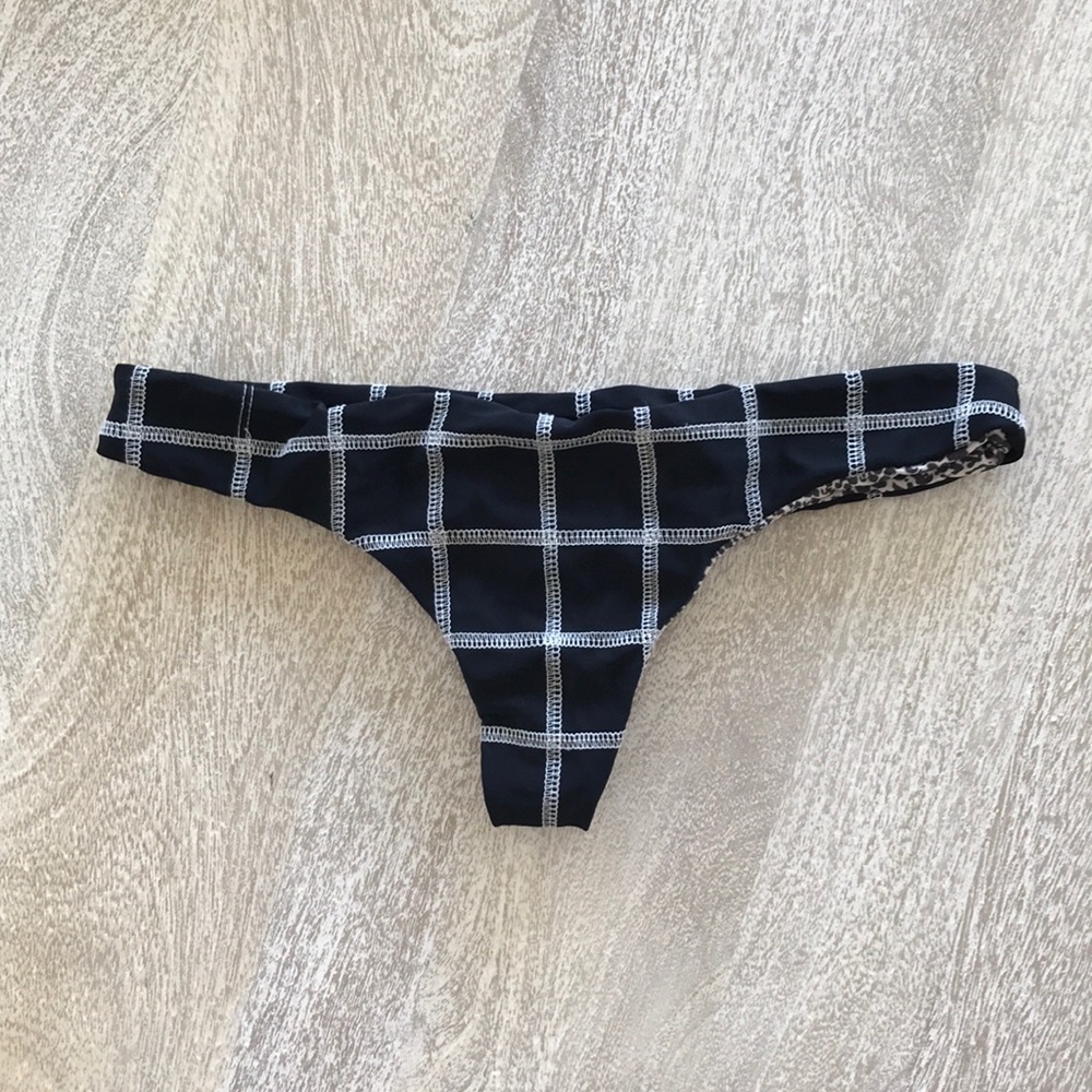 Acacia Swimwear Sandy’s black Bottoms size medium